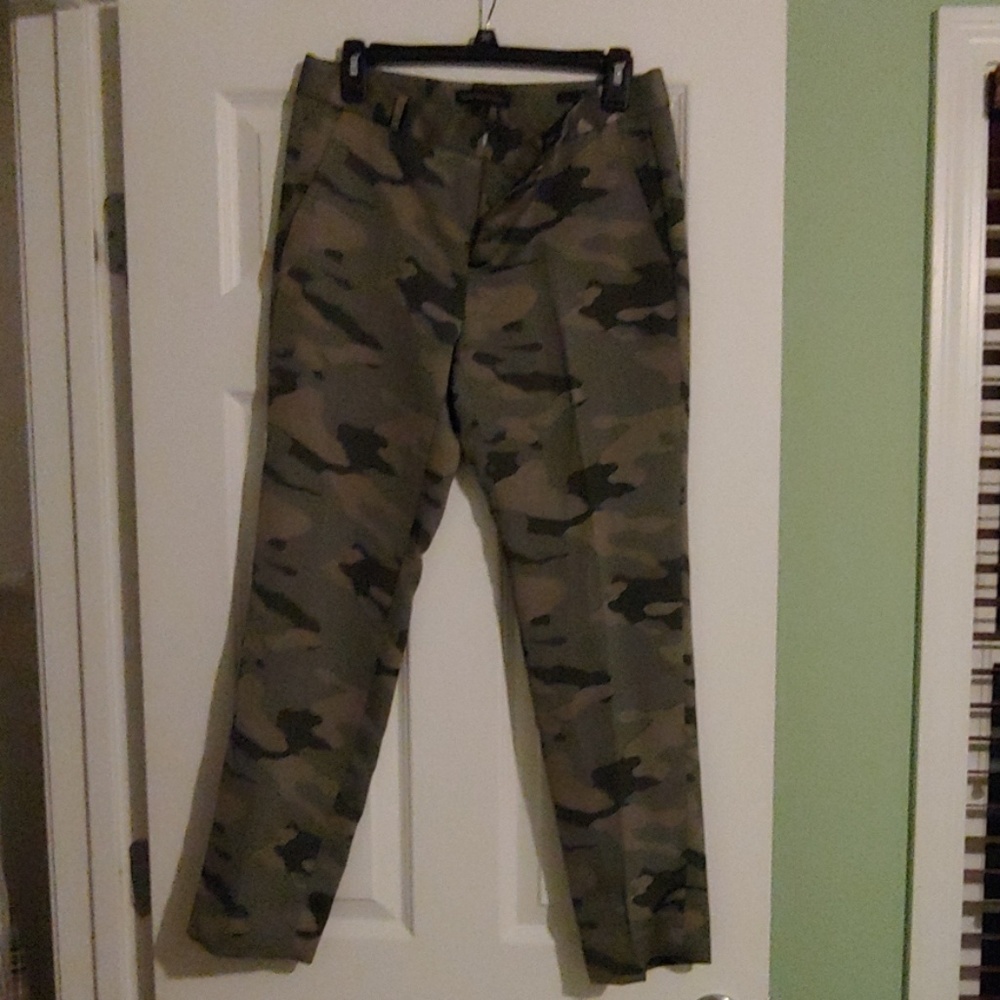 Banana republic camo Ryan pant size 4p